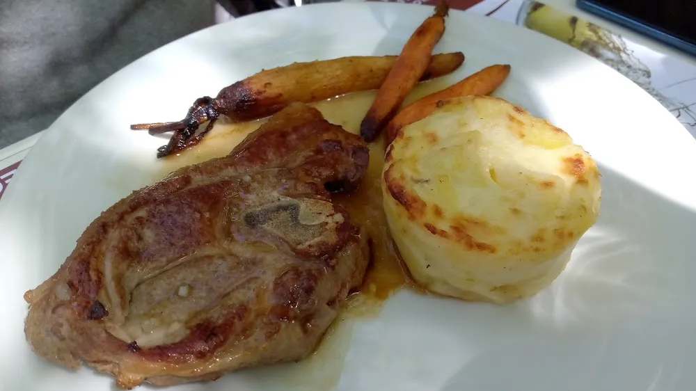 Agneau Et Légumes Anciens